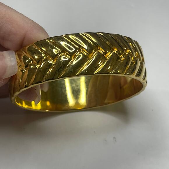 J. Crew JCREW signed bangle bracelet gold tone heavy classic preppy versatile - Picture 2 of 9